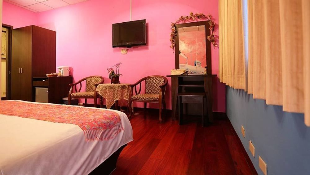 Love in Hualien B&B Buitenkant foto